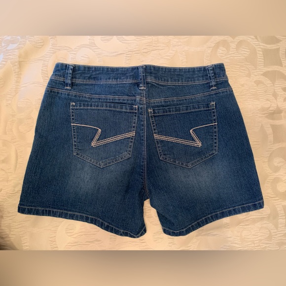 Reitmans Jean Shorts - Picture 2 of 3
